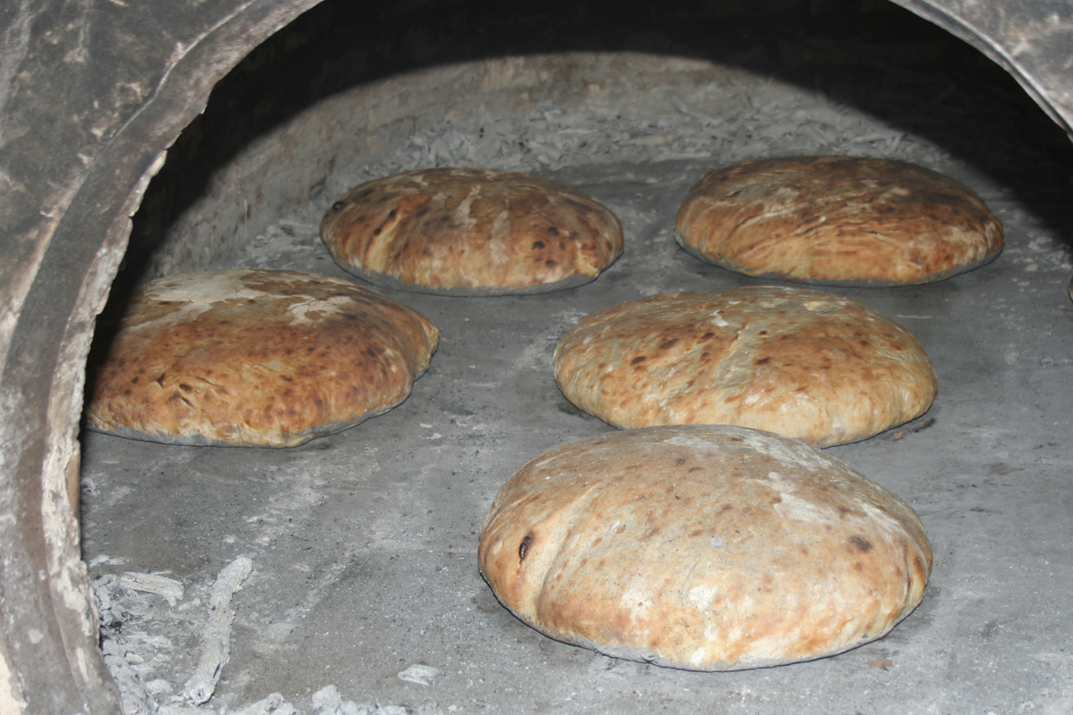 Kenyérsütés - Faluvégi Vendégház, Mándok