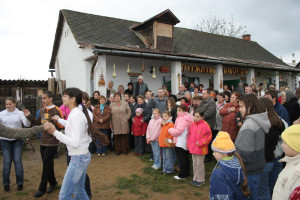Kemenceavató és kenyérsütés a mándoki vendégházban