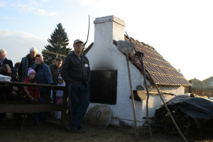 Kemenceavató és kenyérsütés a mándoki vendégházban