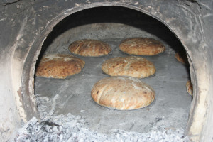 Kemenceavató és kenyérsütés a mándoki vendégházban