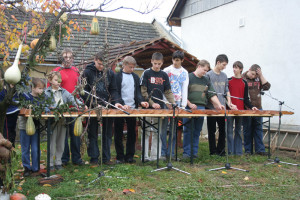 Kemenceavató és kenyérsütés a mándoki vendégházban