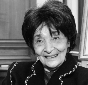 (FILES) A picture taken 27 October 2003 shows Hungarian writer Magda Szabo posing in Paris after being awarded the Prix Femina for her book "The Door" (La Porte). Magda Szabo, one of Hungary's most famous authors, died in the eastern Hungarian city of Debrecen on Monday 19 November 2007, Hungarian media reported 20 November. AFP PHOTO FILES / ERIC FEFERBERG (Photo credit should read ERIC FEFERBERG/AFP/Getty Images)